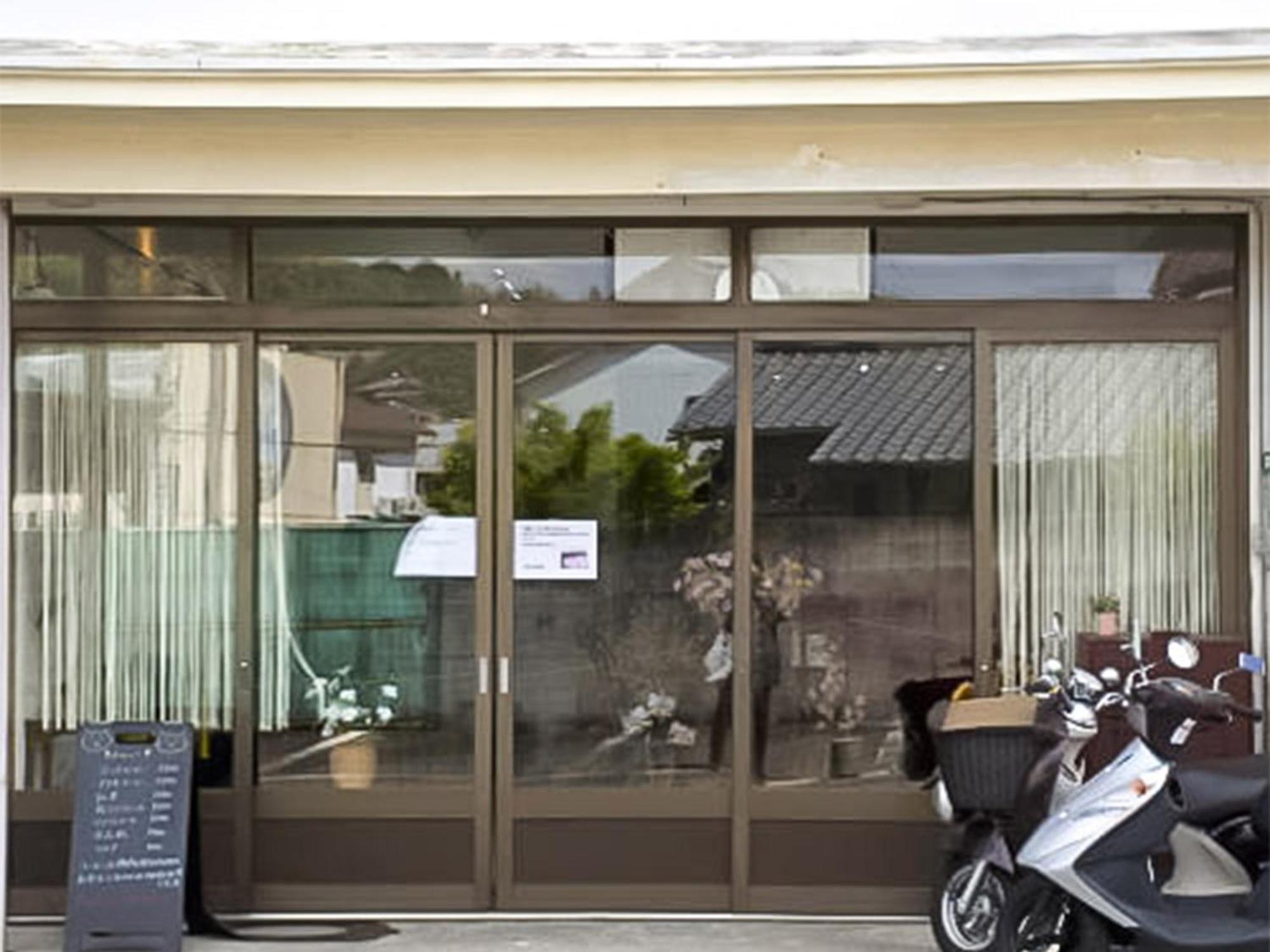 فندق Guest Cafe Kuchikumano Kamitondacho المظهر الخارجي الصورة
